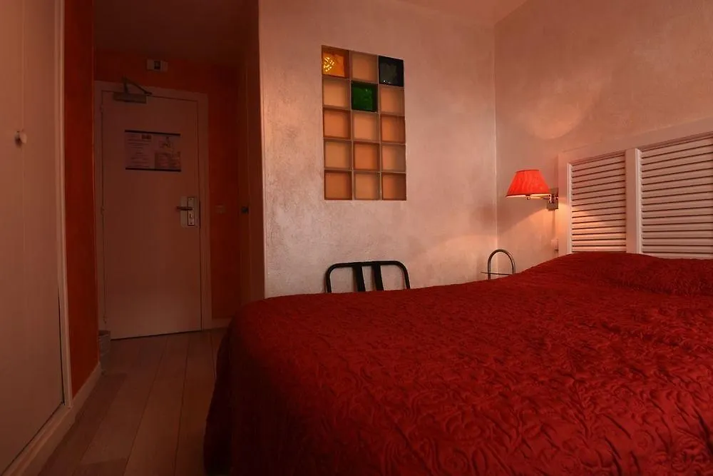 Adonis Sacre Coeur Hotel Roma Париж 2*,  Франция