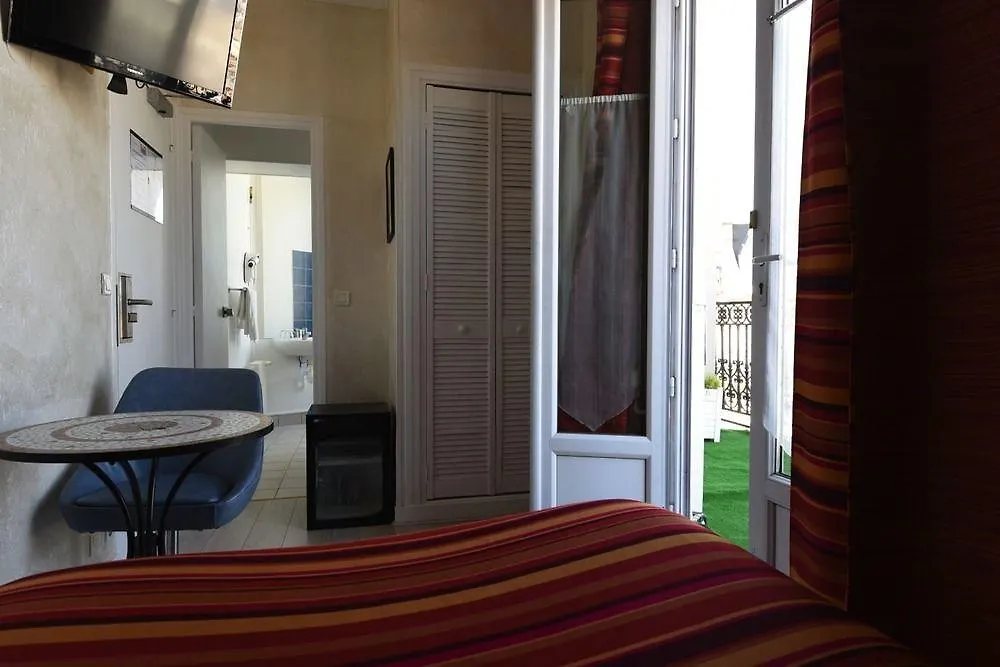 Adonis Sacre Coeur Hotel Roma Париж